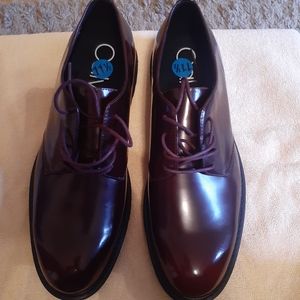 Men's patent leather shoes